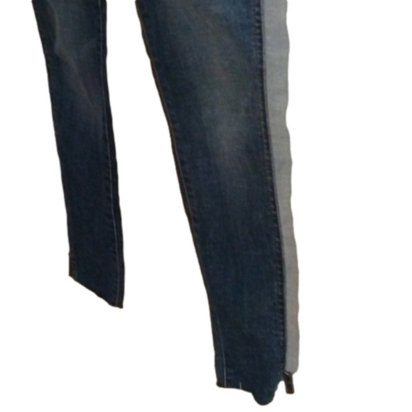 Size 28 7 for all Mankind jeans.Lighter denim stripe down sides. Frayed hems. - Picture 4 of 15